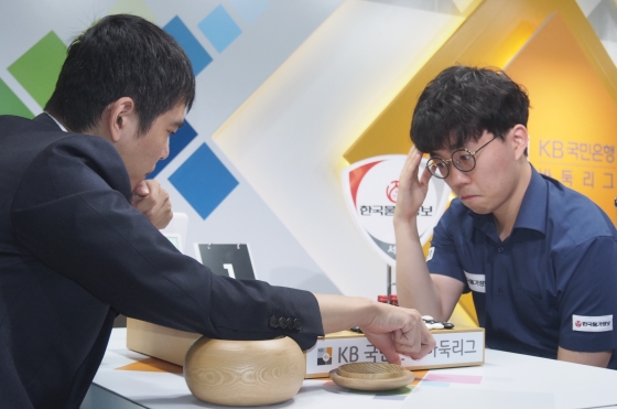 벼랑끝 사제대결, '반집'이 명암 갈랐다 
